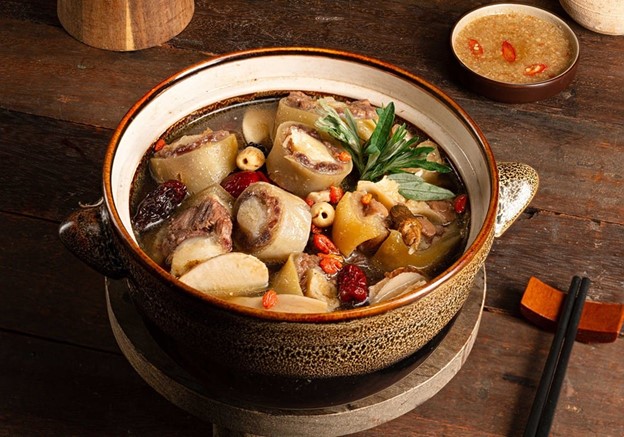 Đuôi bò hầm thuốc bắc thơm ngon bổ dưỡng