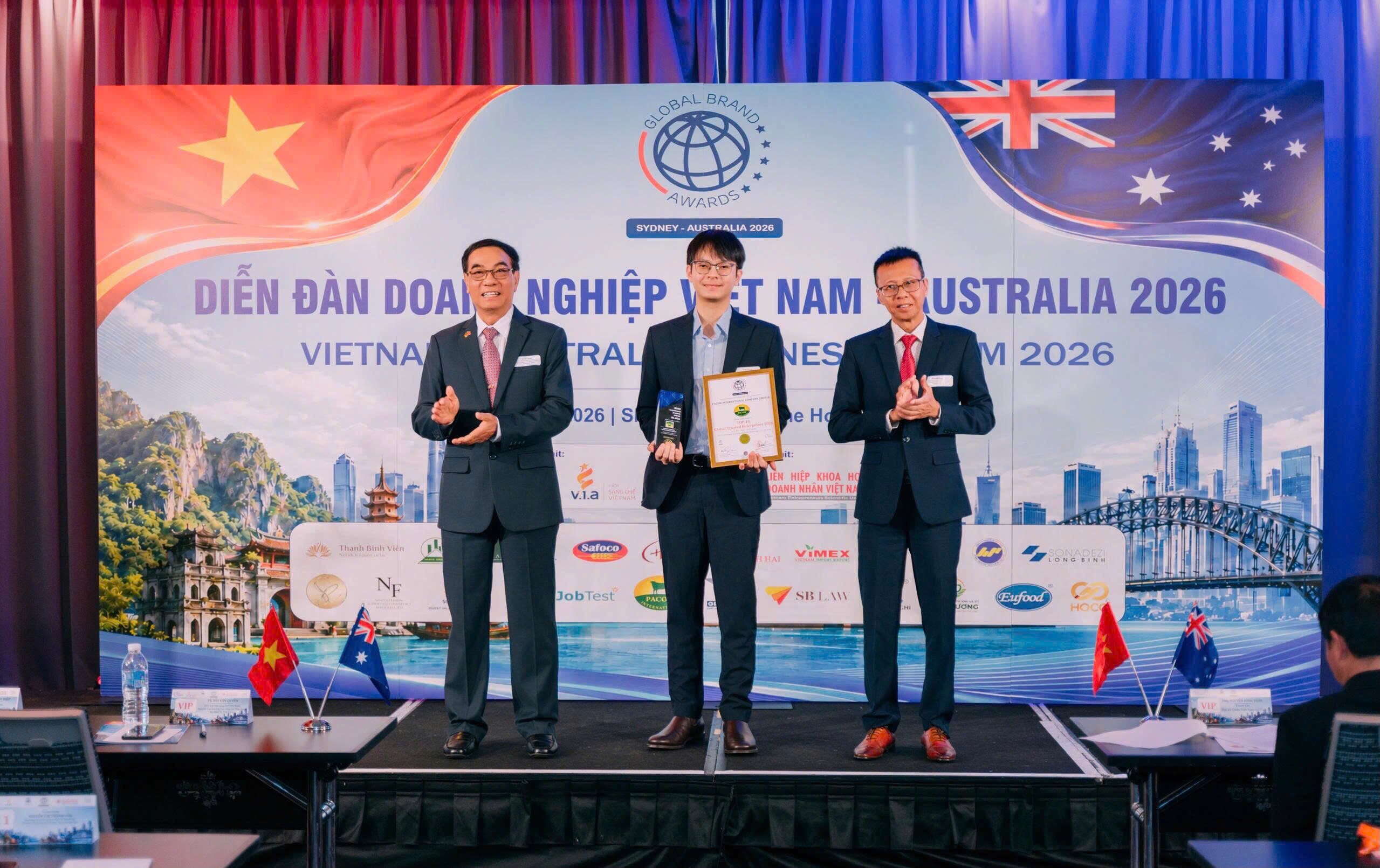Ông Oàn Kiến Hải – Phó Giám Đốc Pacow nhận giải thưởng “Top 10 Doanh nghiệp Uy tín Toàn cầu 2026” tại Diễn đàn Doanh nghiệp Việt Nam – Australia 2026 Pacow nhận giải thưởng Top 10 doanh nghiệp uy tín toàn cầu