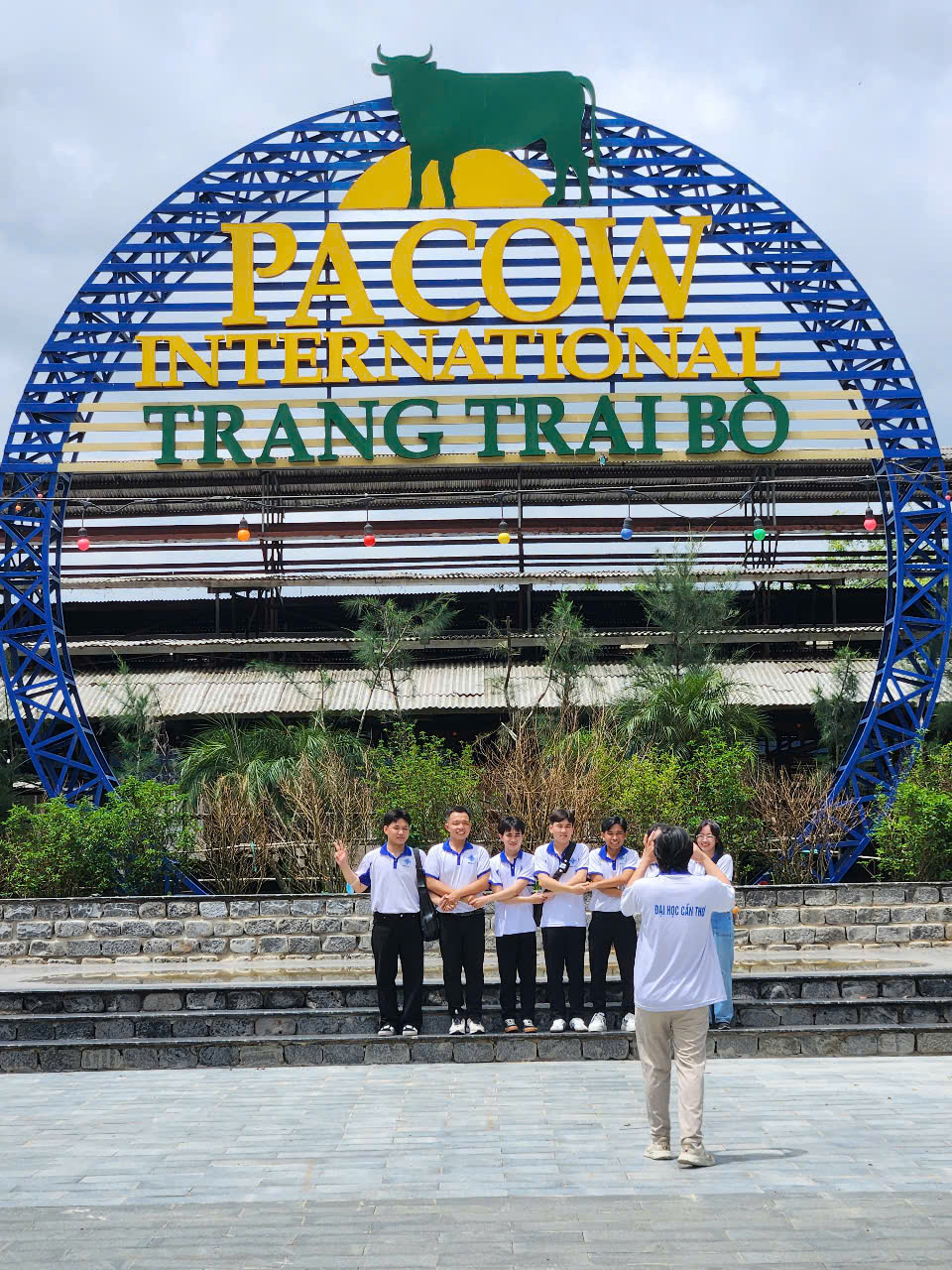 Sinh viên Đại học Cần Thơ tham quan nhà máy Pacow